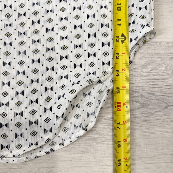 Dex Sleeveless Collared Button Down Casual with Geometric Print and Gold Accents - Picture 13 of 17